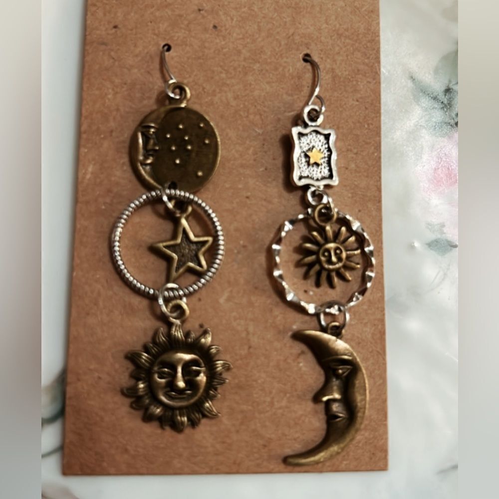 Star moon dangle earrings A118 - Picture 3 of 4